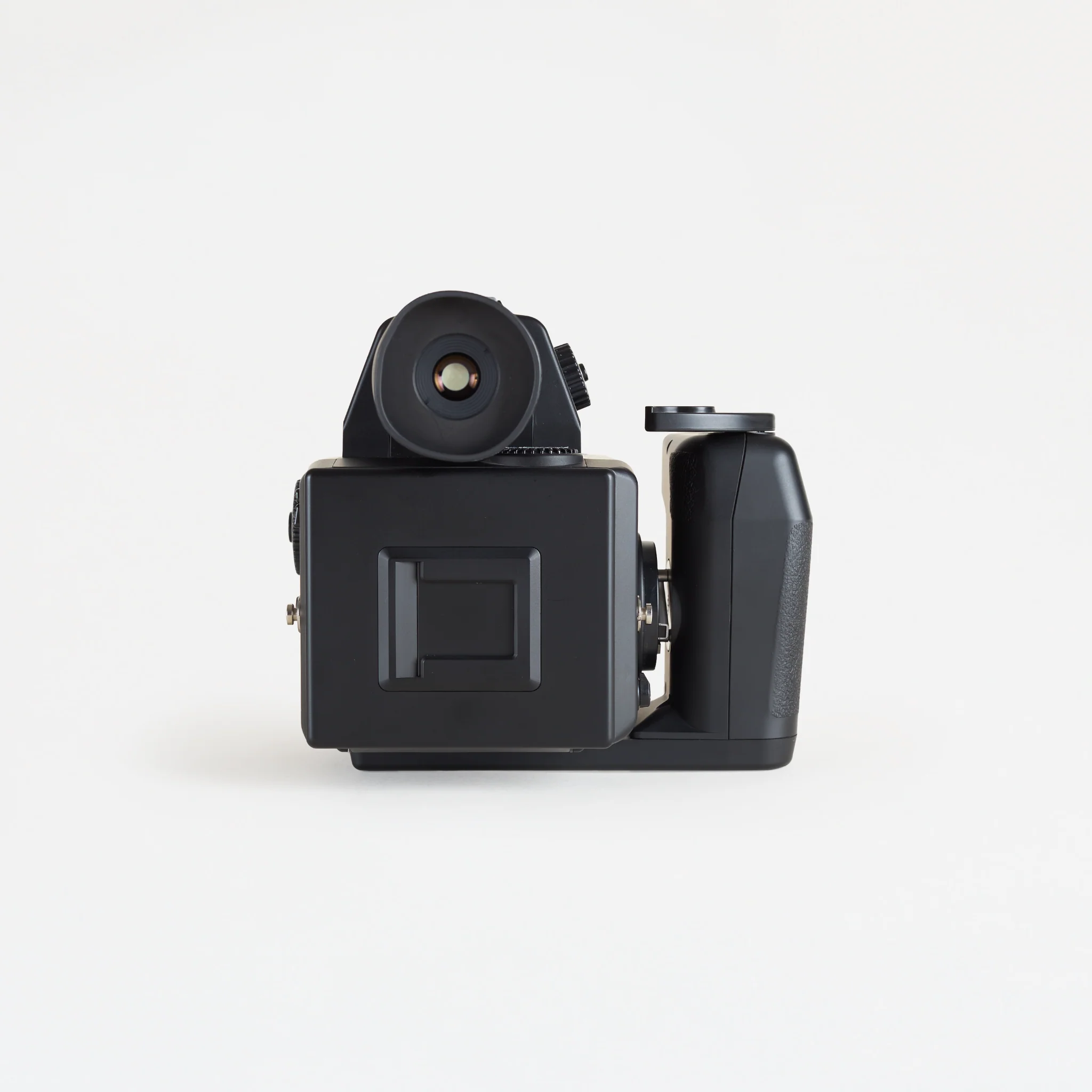 Mamiya 645E with 80mm f/2.8 N and GN401 Grip - Image 7